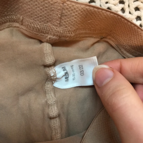 sheer nude compression 15-20 mmhg closed toe pantyhose - Picture 2 of 3